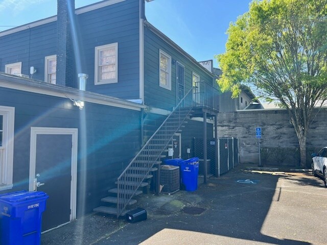 More Photos Of 3321-3327 SE Hawthorne St, Portland Freestanding For Lease