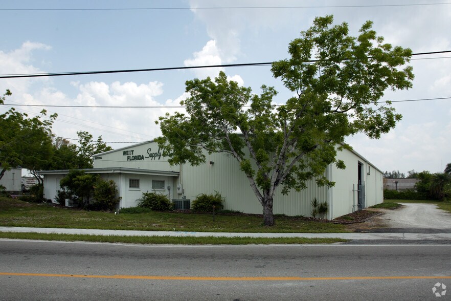 More Photos Of 1585 Seaboard St, Fort Myers Warehouse For Lease