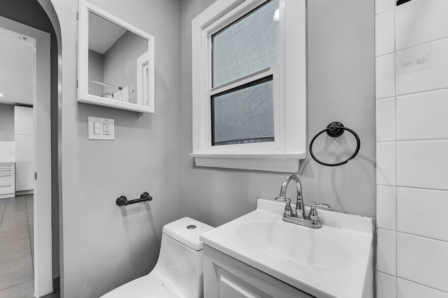 More Photos Of 2122 20th St, Santa Monica Apartments For Sale