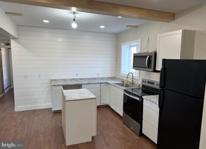 More Photos Of 2167 Main St, Lititz Flex For Sale