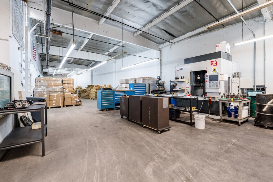 More Photos Of 19603 Figueroa St, Carson Warehouse For Lease