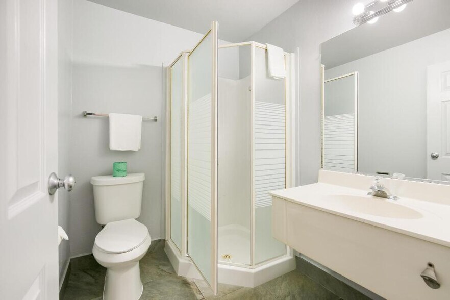 More Photos Of 9638 Plainfield St, Houston Hotel For Sale