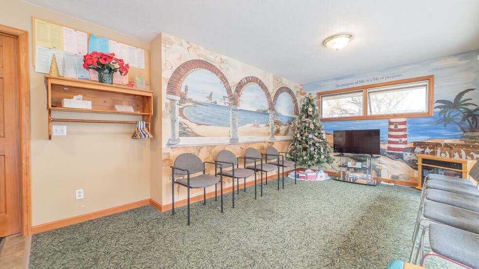 More Photos Of 705 N Main St, Kouts Office For Sale