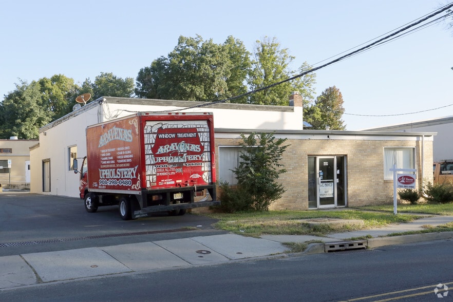 More Photos Of 459 E 1st Ave, Roselle Warehouse For Lease
