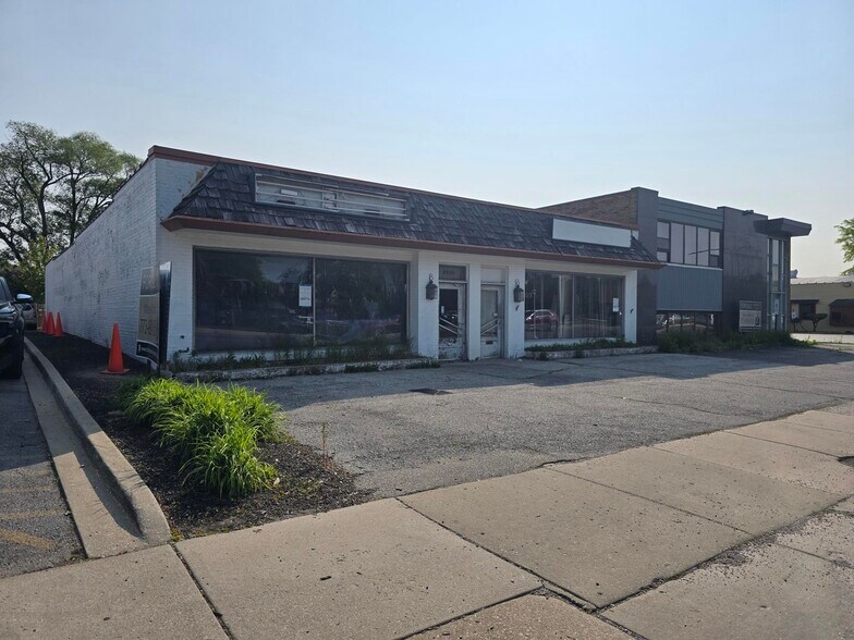 More Photos Of 6733 N Lincoln Ave, Lincolnwood Warehouse For Sale