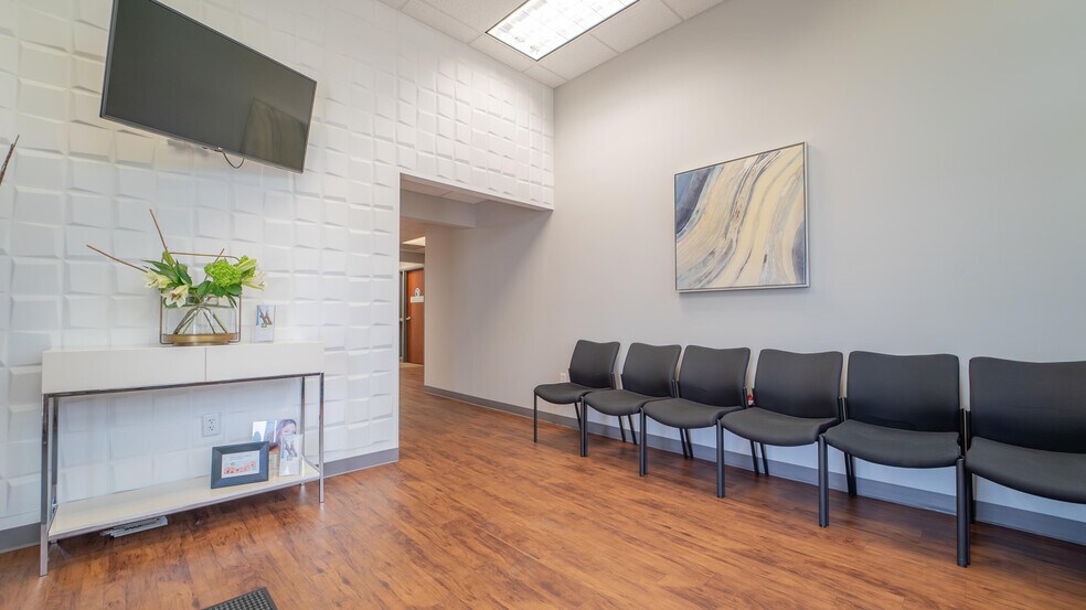 More Photos Of 951 Transport Dr, Valparaiso Office For Sale