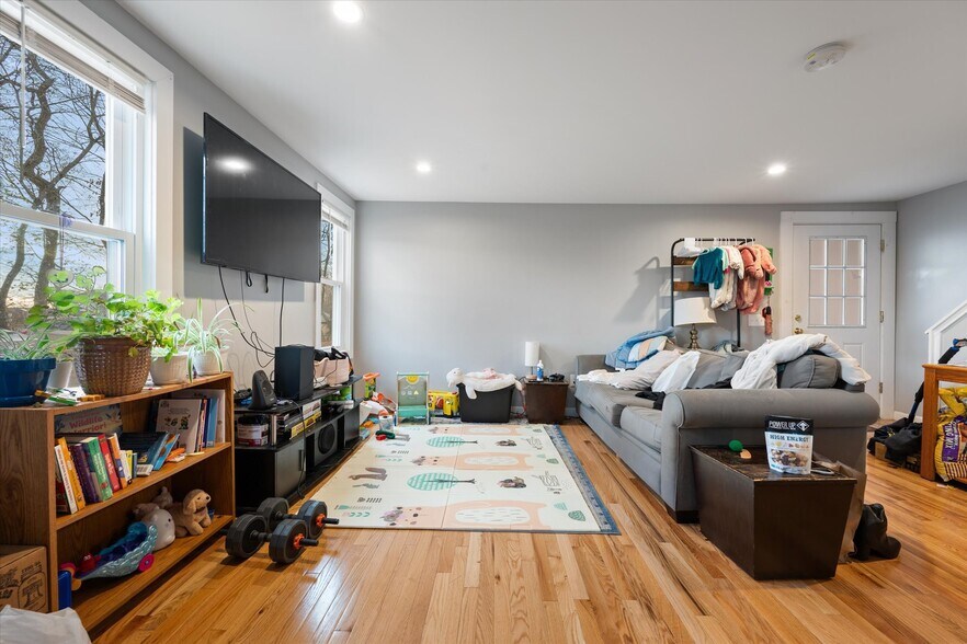 More Photos Of 72 3rd St, Bangor Apartments For Sale