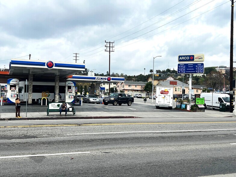 Primary Photo Of 2829 N Broadway, Los Angeles Service Station For Sale