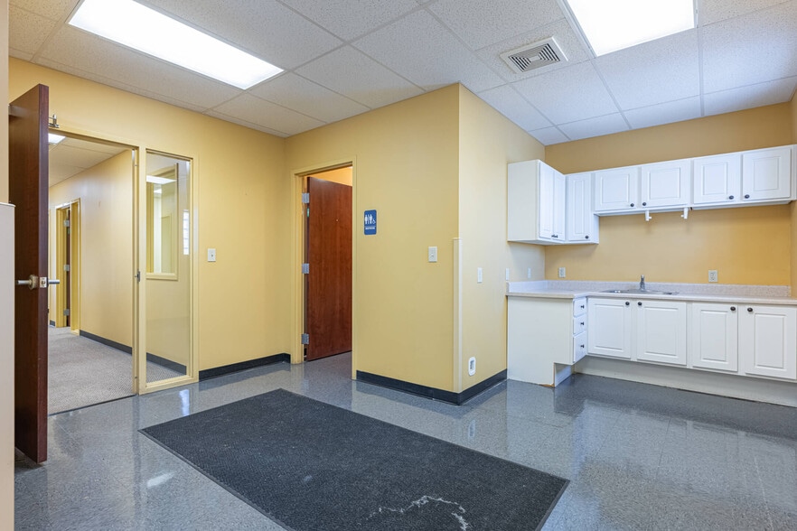 More Photos Of 3040-3050 S Kettering Blvd, Moraine Freestanding For Sale