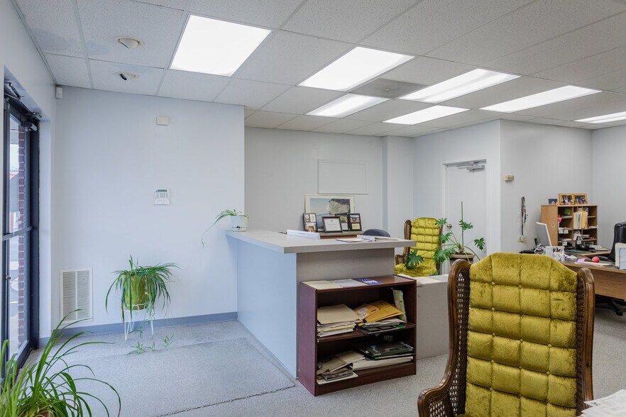 More Photos Of 406 W Spotswood Trl, Elkton Storefront For Sale