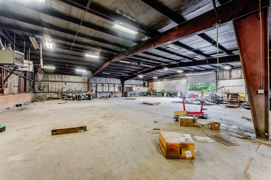 More Photos Of 25 Opal Dr, Fairmont Warehouse For Sale