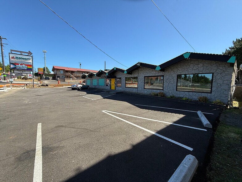 Primary Photo Of 2530 NE 82ND Ave, Portland Restaurant For Sale
