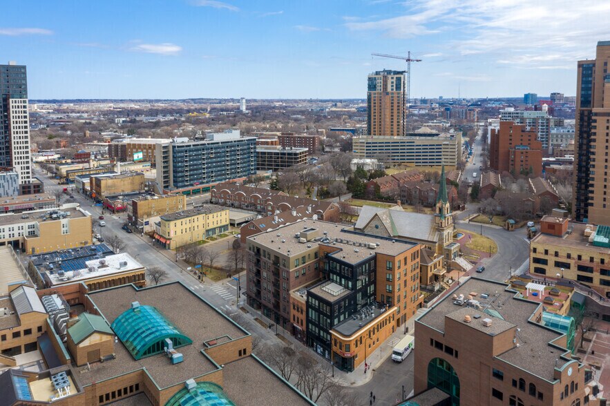 114130 E Hennepin Ave, Minneapolis, MN 55414 Retail For Lease