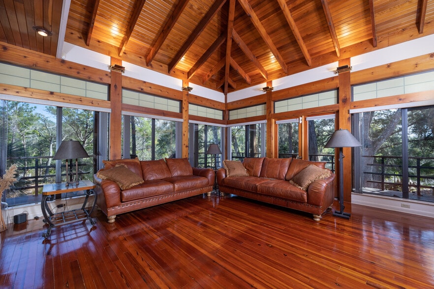 More Photos Of 1606 3rd Ave SE, Steinhatchee Lodge Meeting Hall For Sale