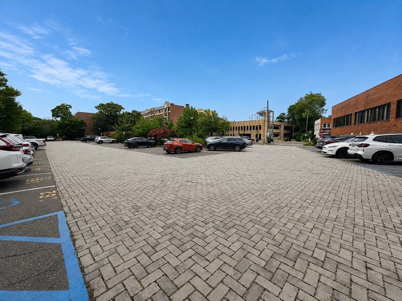 More Photos Of 113-117 Middle Neck Rd, Great Neck Storefront Retail Office For Lease