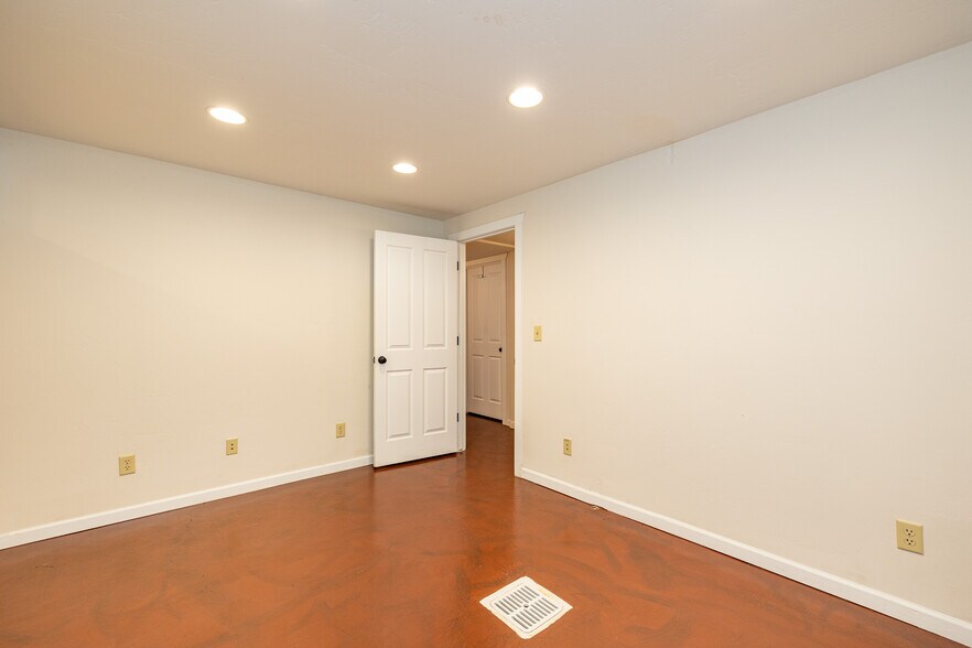 More Photos Of 717 W Riordan Rd, Flagstaff Storefront Retail Office For Sale