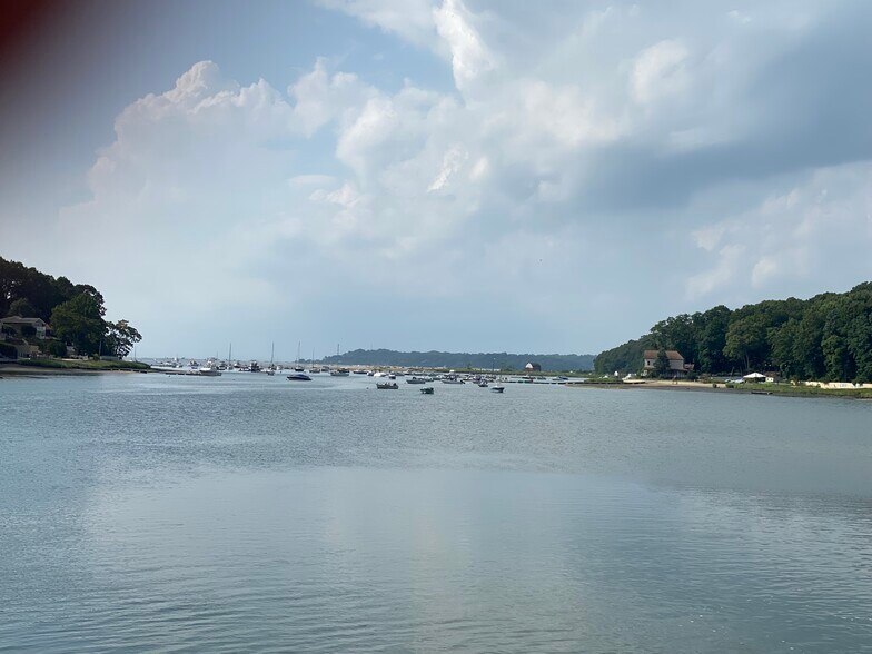 More Photos Of 12 Little Neck Rd, Centerport Storefront Retail Office For Lease