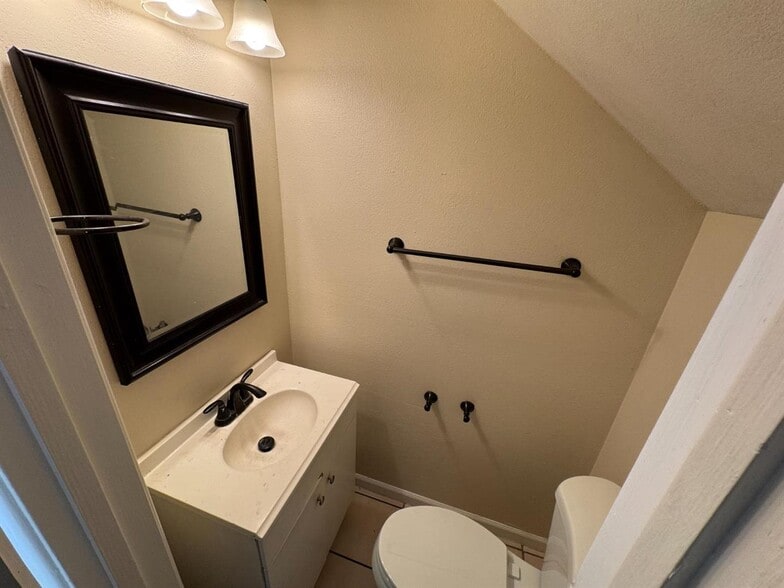 More Photos Of 7191 Eigleberry St, Gilroy Apartments For Sale