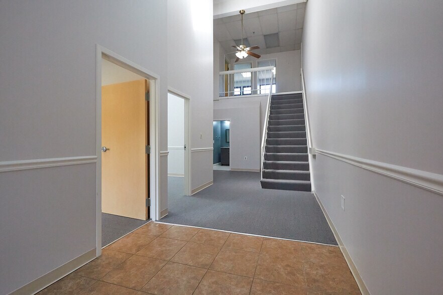 More Photos Of 2555-2575 Chain Bridge Rd, Vienna Medical For Lease