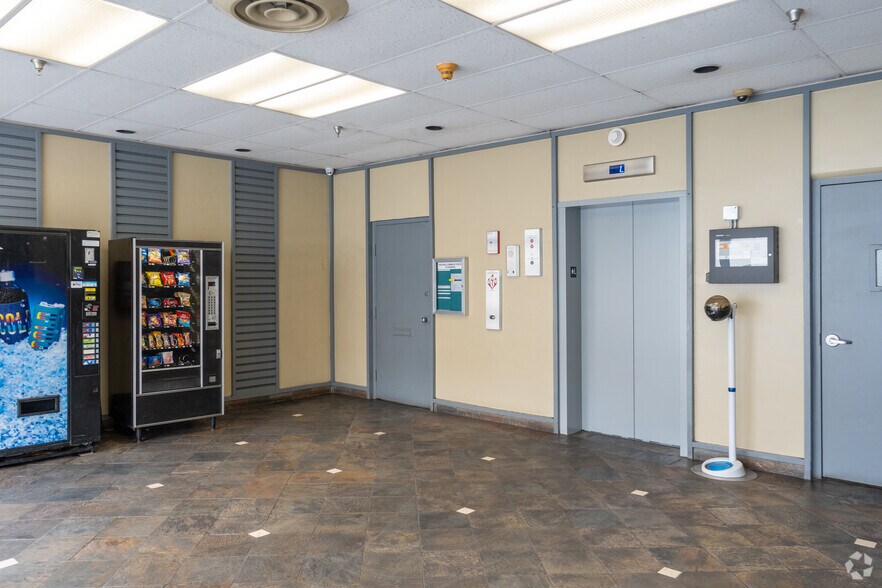 More Photos Of 875 Waimanu St, Honolulu Industrial For Lease