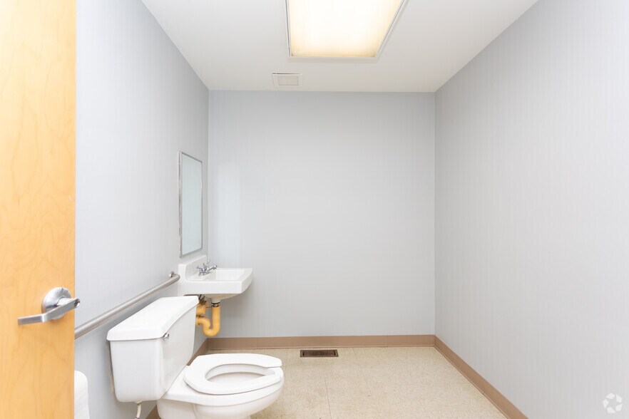 More Photos Of 723 Phillips Ave, Toledo Medical For Lease