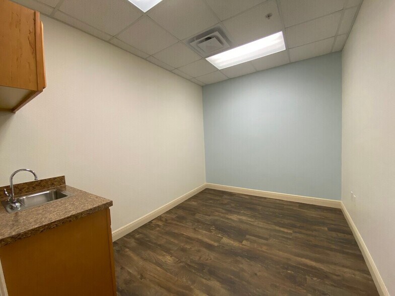 More Photos Of 733 & 737 County Road 466, Lady Lake Medical For Sale