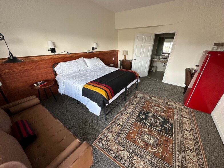 More Photos Of 18088 Highway 395, Lakeview Hospitality For Sale