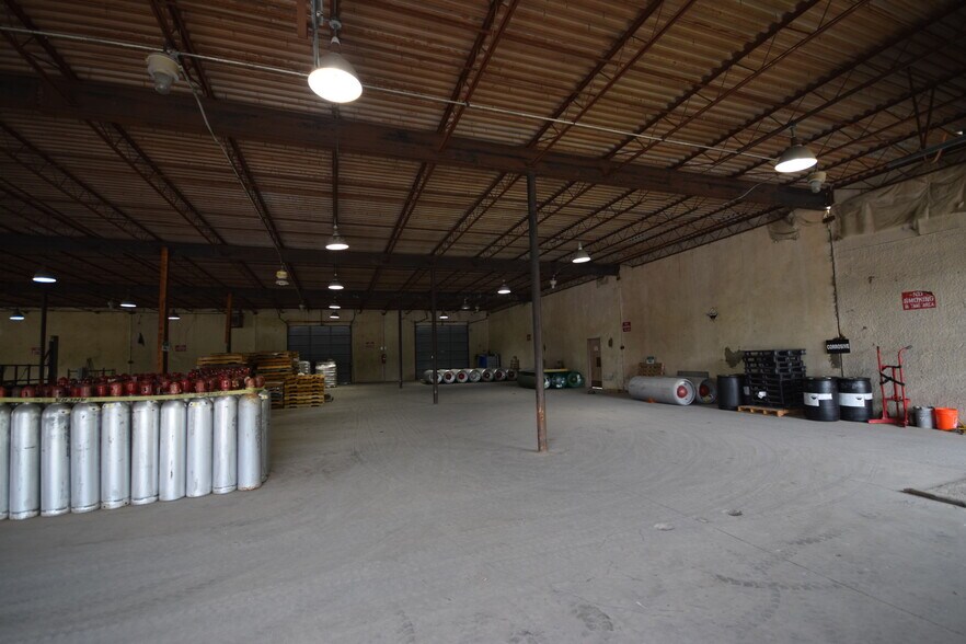 More Photos Of 197 S Redmond Rd, Jacksonville Warehouse For Lease