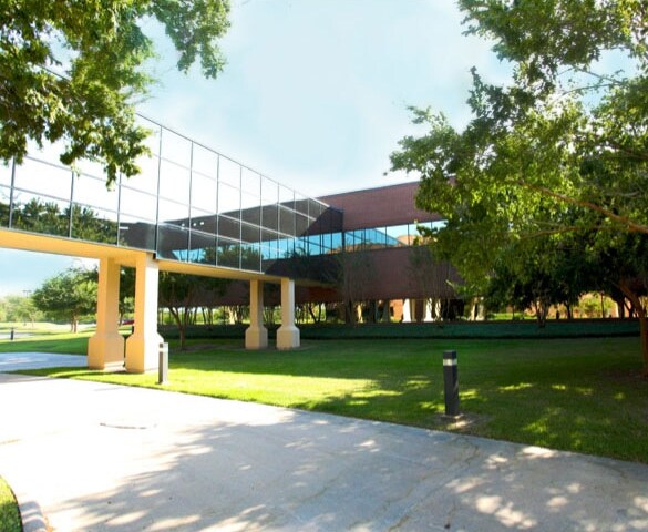 More Photos Of 4005 Technology Dr, Angleton Office For Lease