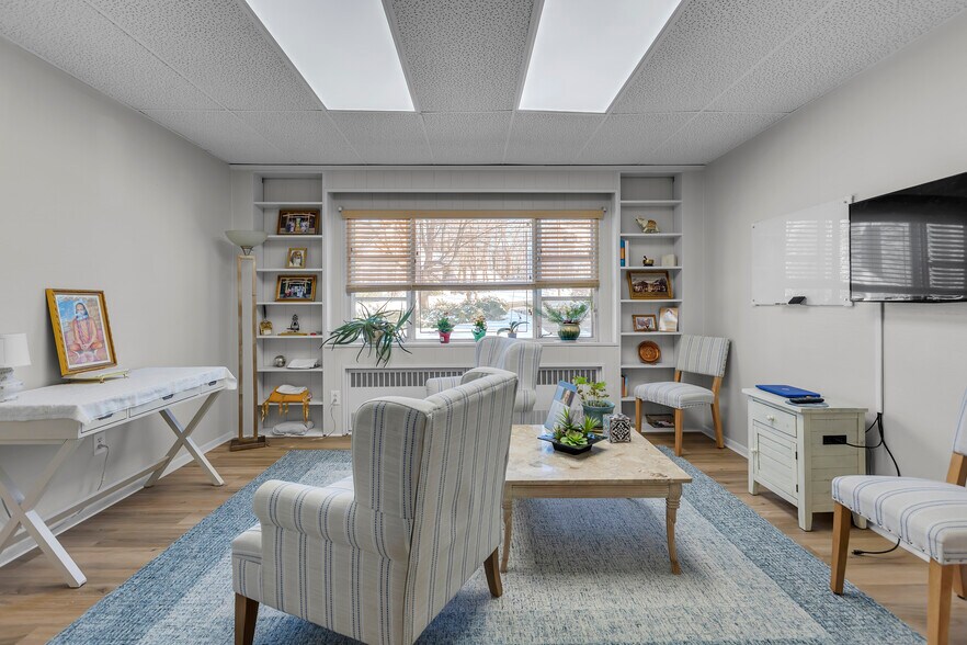 More Photos Of 100 E Carver St, Huntington Loft Creative Space For Lease