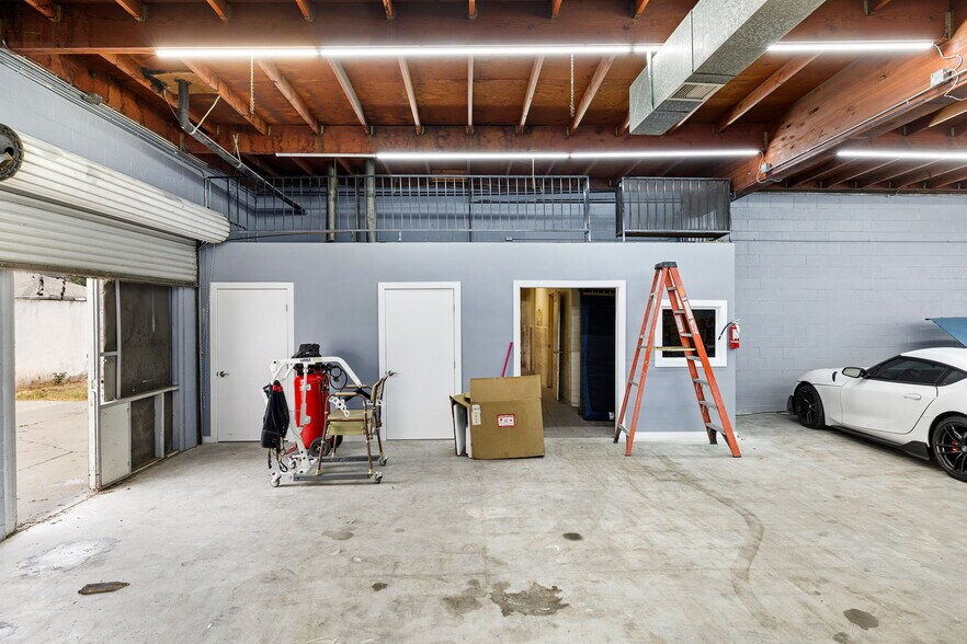 More Photos Of 915-1011 N Willowbrook Ave, Compton Warehouse For Sale