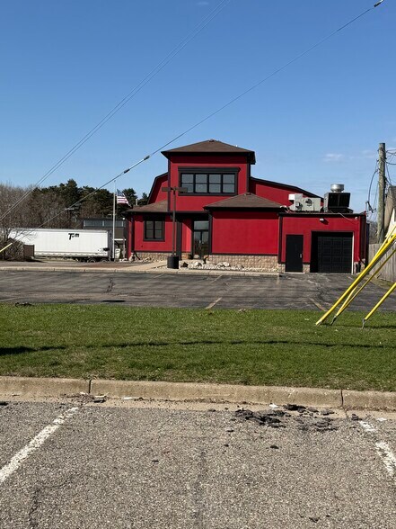 More Photos Of 150 S Washington St, Oxford Freestanding For Sale