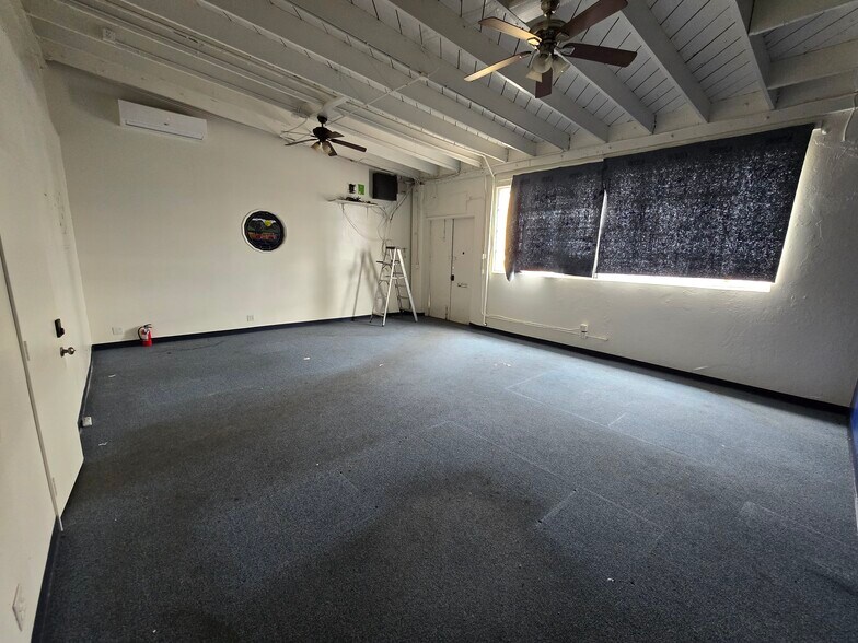 More Photos Of 1050 S La Brea Ave, Inglewood Warehouse For Lease