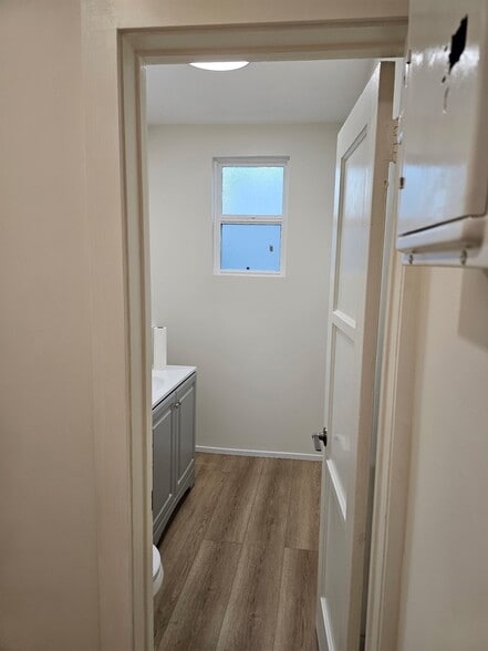 More Photos Of 1129 E Broadway, Glendale Freestanding For Lease