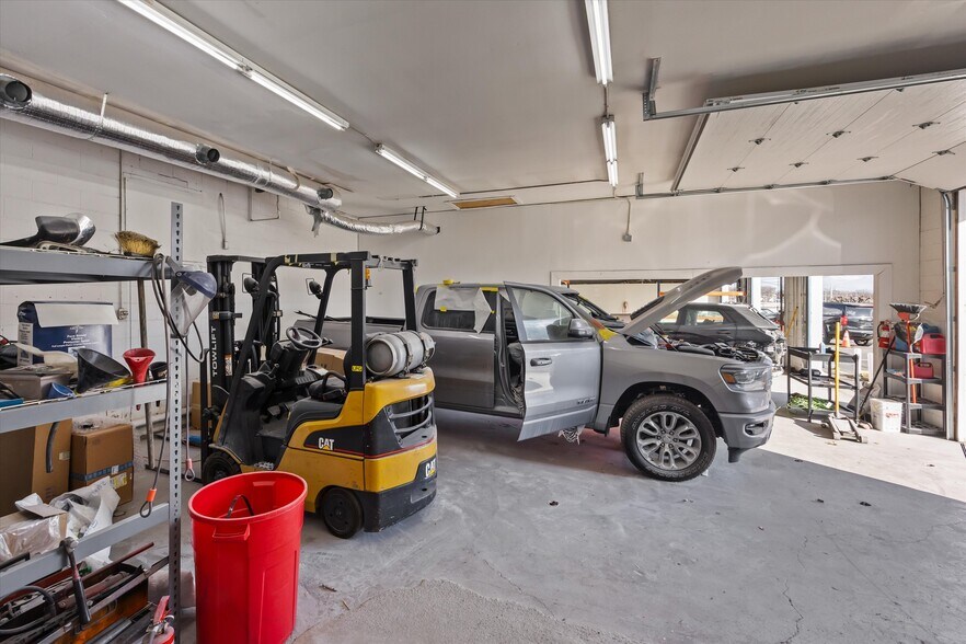 More Photos Of 2845 Western Ave, Knoxville Auto Repair For Sale