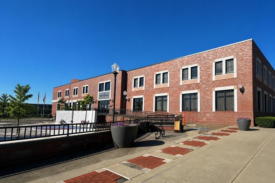 Primary Photo Of 320 Adams St, Fairmont Medical For Lease