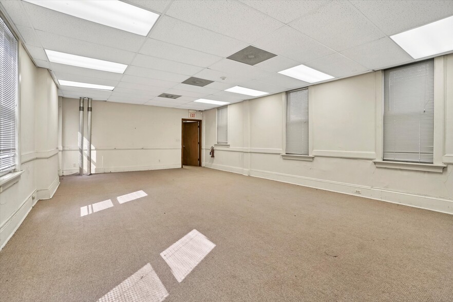 More Photos Of 24 John St, Middletown Office Residential For Sale