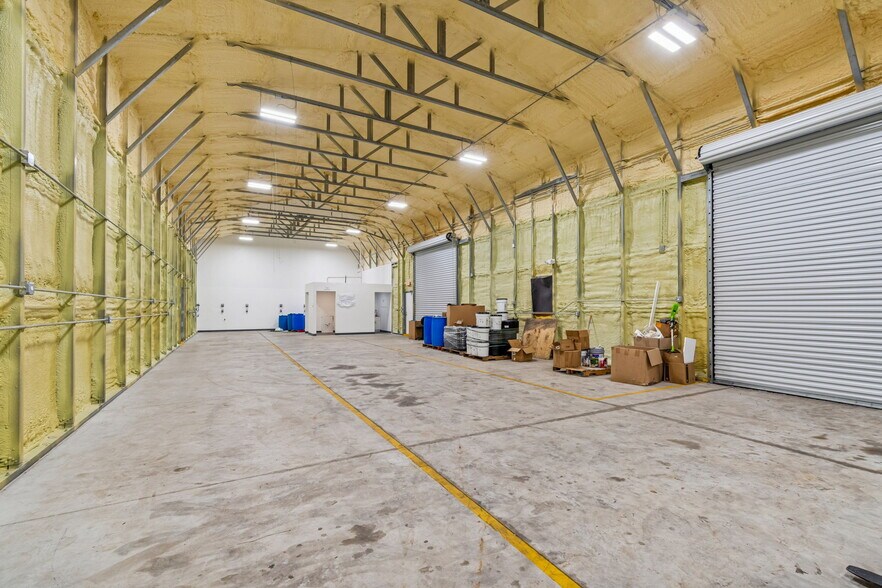 More Photos Of 2820 N 34th St, Tampa Warehouse For Lease