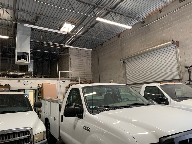 More Photos Of 4364 E Alexander Rd, Las Vegas Warehouse For Lease