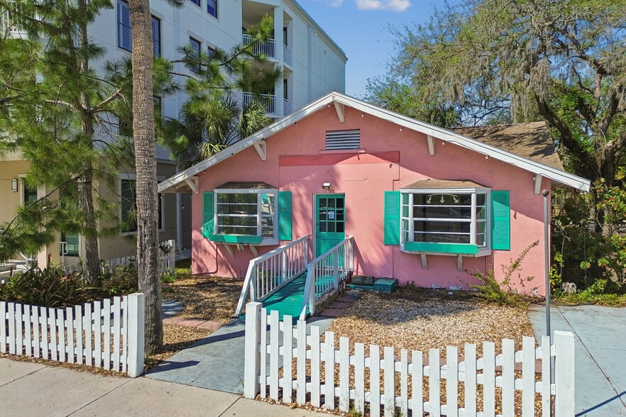 More Photos Of 123 2nd Ave S, Safety Harbor Freestanding For Lease