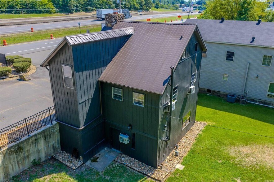 More Photos Of 17940 I 30, Benton Office For Sale