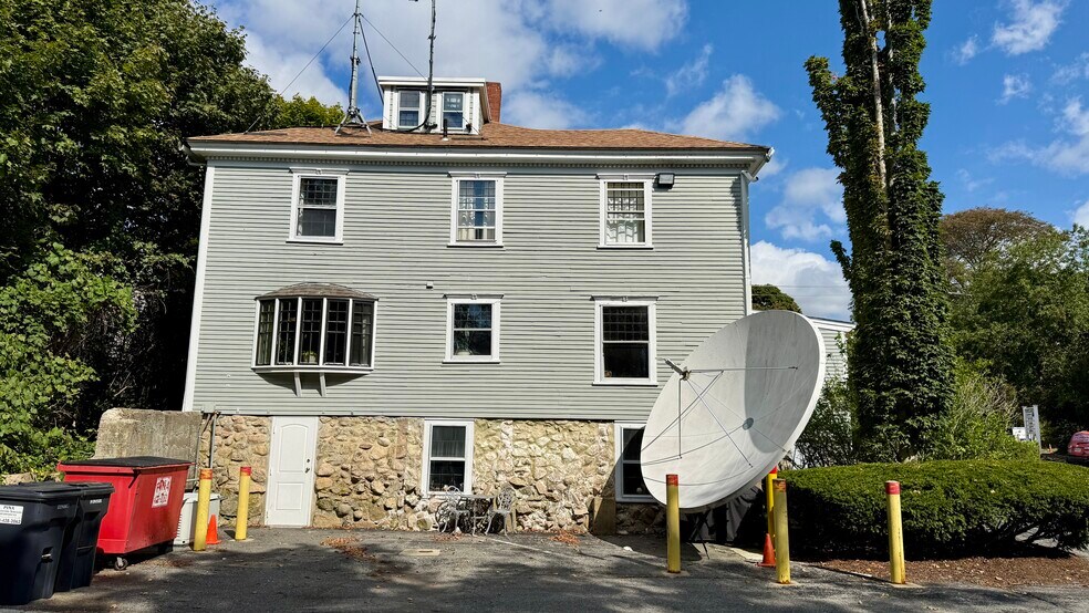 More Photos Of 243 South St, Hyannis Office For Sale