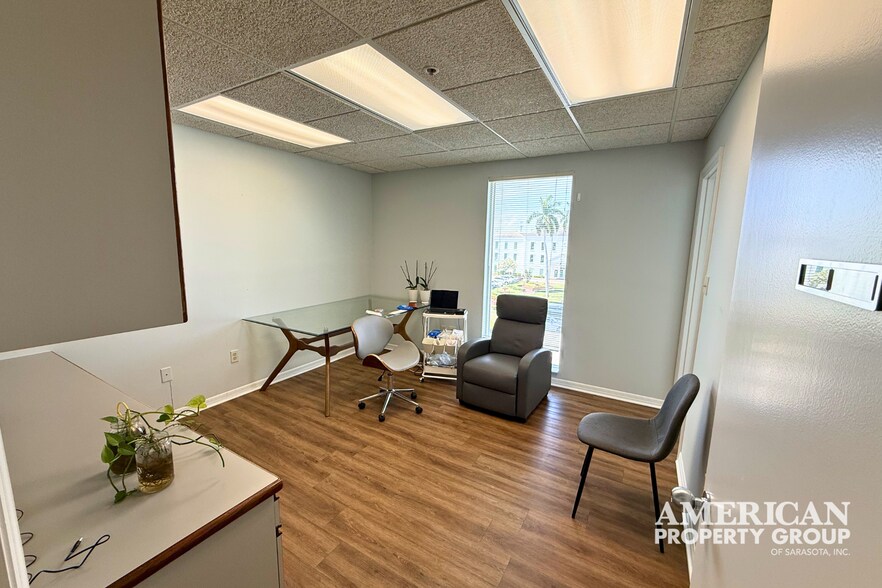 More Photos Of 1219 S East Ave, Sarasota Medical For Sale