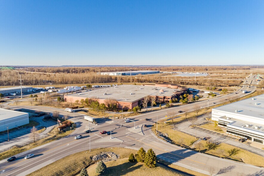 More Photos Of 1 Corporate Woods Dr, Bridgeton Distribution For Sale