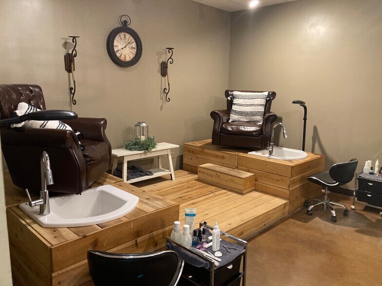 More Photos Of 2525 W Bethany Rd, Sycamore Office For Sale