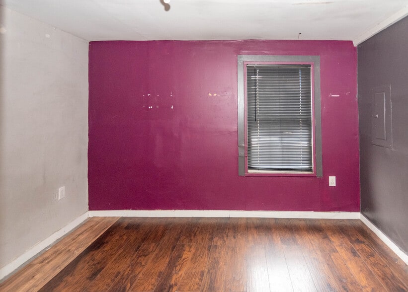 More Photos Of 4905 Liberty Heights Ave, Gwynn Oak Storefront Retail Residential For Sale