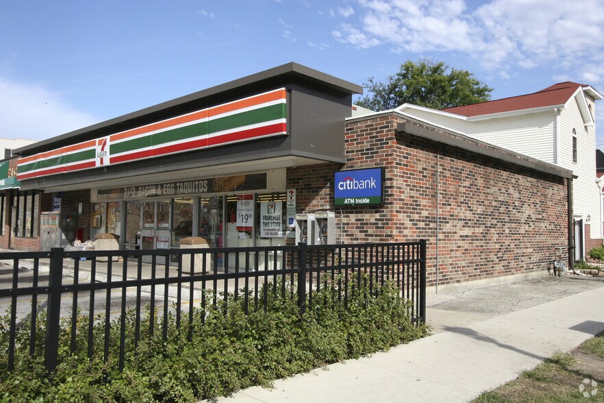More Photos Of 240 Chicago Ave, Oak Park Convenience Store For Sale
