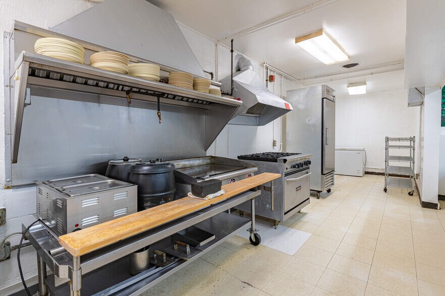 More Photos Of 749-751 Dayton Oxford Rd, Carlisle Freestanding For Sale