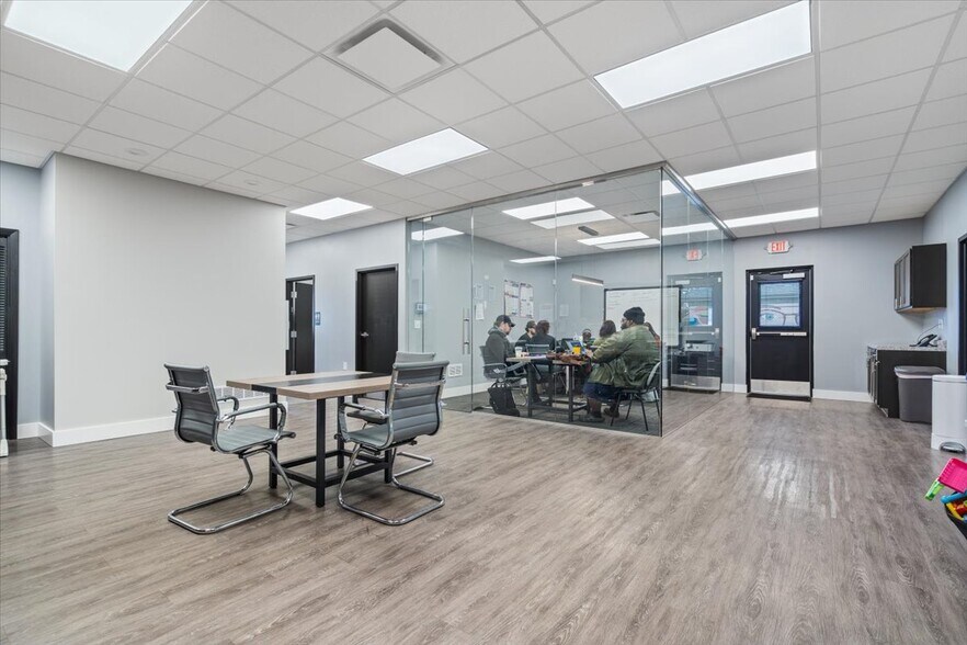 More Photos Of 1415 Shelby St, Indianapolis Office For Sale