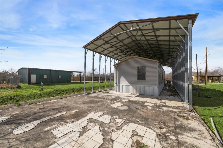 More Photos Of 3733 Rest Home Rd, Pearland Flex For Sale